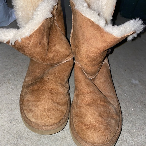 Bailey Button Uggs - Picture 2 of 6